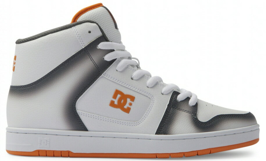 DC SHOES MANTECA 4 HI SE SKATE SHOES商品説明 グレーのグラデーションが目を引くMANTECA 4のハイカットモデル。 フォームパッド入りの履き口とタンが、程よい ホールド感で足首をサポートし、タンの 横ずれを防ぐTONGUE CENTERING STRAPS、 クッション性の高いEVAソックライナーなどが 快適な履き心地を持続させます。 また、耐摩耗性やグリップ性の高いアウト ソールによってパフォーマンス力もアップ。 甲材:合成繊維 底材:ゴム底 ※掲載商品の仕様、デザイン、生産国、発売時期は 　 予告なく 変更する場合がありますので、 　 あらかじめご了承ください。 ※掲載画像の色彩は実際の商品及び印刷物と 　 多少異なる場合があります。 ※メーカー希望小売価格はメーカーカタログに 　 基づいて掲載しています。 発送詳細複数ご注文、またはメール便対応商品をご注文の場合は、ショッピングモールからの自動メールでは送料は確定しておりません。店舗よりメールにて確定送料をお知らせ致します。こちらの商品の送料は下記のとおりです。 ご注文確定前に必ずコチラをご確認の上ご購入をお願い致します・ご確認ください・配送について・返品、交換について{カテゴリ} SKATE BOARD SNEAKERS SHOES ACTION SECTION SPORTS SPORT STREET RANPAGE BEARING WHEEL TRUCK SCREW TRICK GOODS GOOD OLYMPIC RIDER MENS ADULT スケボー スケートボード カジュアル タウンユース ライダー オリンピック 男性　 メンズ　 シュー 大人　 一般 ユニセックス スニーカー 靴 くつ アクション セクション スケボー　 スケ−ト ストリ−ト トリック ベアリング ウィール トラック スクリュー ビス ランページ