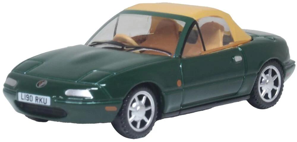 【国内在庫品】OXFORD 1/76 マツダ MX-5 ロードスター NA レッド Mazda MX5 オクスフォード ミニカー OXFORD イギリス 【仕様】・スケール：1/76・ダイキャスト製・クリアケース付き・品番：76maz002【注意】・製造時の塗装ムラ・ブツ・傷・はみ出し・デカールのズレ・浮き・欠け・ボンドのはみ出し・部品のズレ・タイヤの浮きなど、 メーカーによって差はありますが量産モデルはある程度許容されています。個体差による返品・交換はお受けできませんのでご了承ください。・ブリスター、台紙、外箱には輸送に伴うスレやヨレ、汚れ、変形などがある場合があります。パッケージの細かなダメージを気にされる方はご注文をお控え下さい。・パッケージの仕様/デザインは異なる場合があります。・商品は撮影や検品のため一度開封している場合があります。・お使いのパソコンのモニターの発色具合により実際のものと色が異なる場合がございます。 2