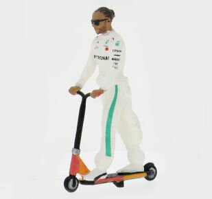 【国内在庫品】Cartrix 1/43 F1 ドライバー フィギア ルイス ハミルトン キックボード 2016 メルセデス..