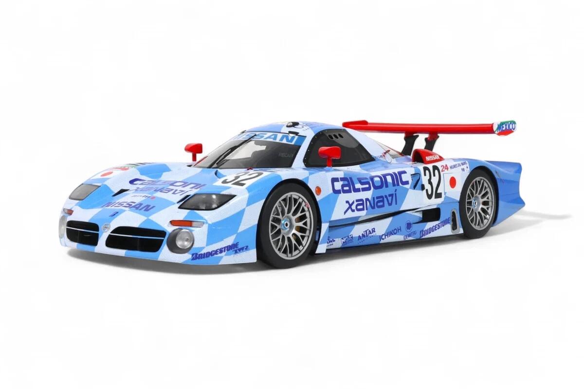 【国内在庫品】GT SPIRIT 1/18 日産 R390 GT1 ルマン24時間 1998 #32 3位 NISSAN 24h Le Mans レジン 限定999台 限定商品 ミニカー モデルカー 開閉機構のないモデルです。【仕様】・レジンモデル・スケール：1/18・限定999台・品番：GT529【注意】・製造時の塗装ムラ・ブツ・傷・はみ出し・デカールのズレ・浮き・欠け・ボンドのはみ出し・部品のズレ・タイヤの浮きなど、　メーカーによって差はありますが量産モデルはある程度許容されています。　個体差による返品・交換はお受けできませんのでご了承ください。・ブリスター、台紙、外箱には輸送に伴うスレやヨレ、汚れ、変形などがある場合があります。　パッケージの細かなダメージを気にされる方はご注文をお控え下さい。・パッケージの仕様/デザインは異なる場合があります。・商品は撮影や検品のため一度開封している場合があります。・お使いのパソコンのモニターの発色具合により実際のものと色が異なる場合がございます。 2