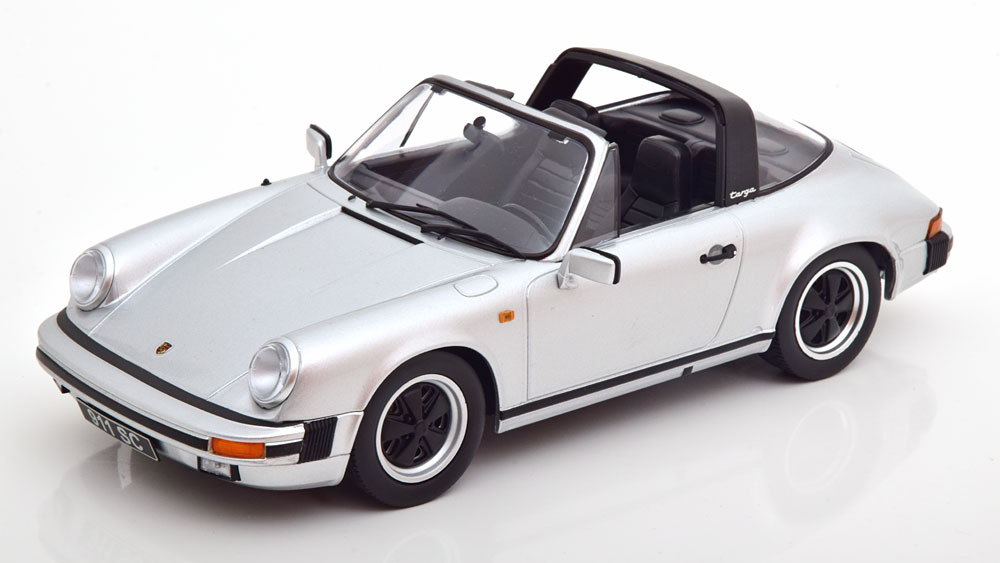 KK-Scale 1/18 ポルシェ 911 SC タルガ 1983 シルバー PORSCHE SC TARGA KKDC180842 KK-SCALE 限定生産 【仕様】・ダイキャスト（開閉機構無し）・ステアリング可動・クローズドルーフ付属・限定生産・品番：KKDC180842【注意】・製造時の塗装ムラ・ブツ・傷・はみ出し・デカールのズレ・浮き・欠け・ボンドのはみ出し・部品のズレ・タイヤの浮きなど、メーカーによって差はありますが量産モデルはある程度許容されています。・ブリスター、台紙、外箱には輸送に伴うスレやヨレ、汚れ、変形などがある場合がありますのでご了承ください。・パッケージは撮影、検品のため開封している場合がありますのでご了承ください。・パッケージのデザインは画像と異なる場合があります。 2