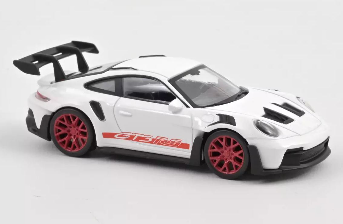 ノレブ 1/43 ポルシェ 911 992 GT3 RS 2022 ホワイト NOREV PORSCHE 911 GT3 RS ミニカー フランス NOREV ミニカー ダイキャスト モデルカー クリアケースや台座は付かないモデルです。【仕様】・スケール：1/43（全長約11cm)・ダイキャスト・品番：750044【注意】・製造時の塗装ムラ・ブツ・傷・はみ出し・デカールのズレ・浮き・欠け・ボンドのはみ出し・部品のズレ・タイヤの浮きなど、メーカーによって差はありますが量産モデルはある程度許容されています。・ブリスター、台紙、外箱には輸送に伴うスレやヨレ、汚れ、変形などがある場合がありますのでご了承ください。・商品は撮影や検品のため一度開封している場合があります。・パッケージのデザインは画像と異なる場合があります。・お使いのパソコンのモニターの発色具合により実際のものと色が異なる場合がございます。 2