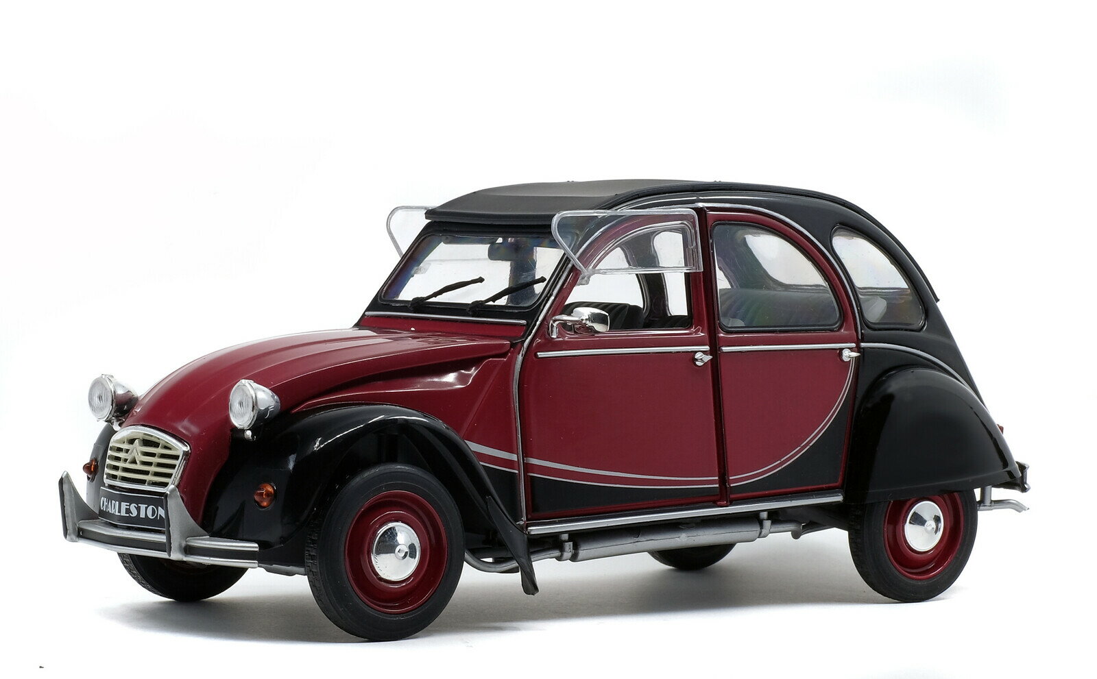 ソリド 1/18 シトロエン 2CV 6 チャールストン 1982 ダークレッド/ブラック Solido CITROEN 2 CV 6 CHARLESTON 1982 S1805013 フランス SOLIDO ミニカー ダイキャスト モデルカー 【仕様】・ダイキャスト・スケール：1/18・フロントドア開閉・品番：S1805013【注意】・製造時の塗装ムラ・ブツ・傷・はみ出し・デカールのズレ・浮き・欠け・ボンドのはみ出し・部品のズレ・タイヤの浮きなど、　メーカーによって差はありますが量産モデルはある程度許容されています。　個体差による返品・交換はお受けできませんのでご了承ください。・ブリスター、台紙、外箱には輸送に伴うスレやヨレ、汚れ、変形などがある場合があります。　パッケージの細かなダメージを気にされる方はご注文をお控え下さい。・パッケージの仕様/デザインは異なる場合があります。・商品は撮影や検品のため一度開封している場合があります。・お使いのパソコンのモニターの発色具合により実際のものと色が異なる場合がございます。 2