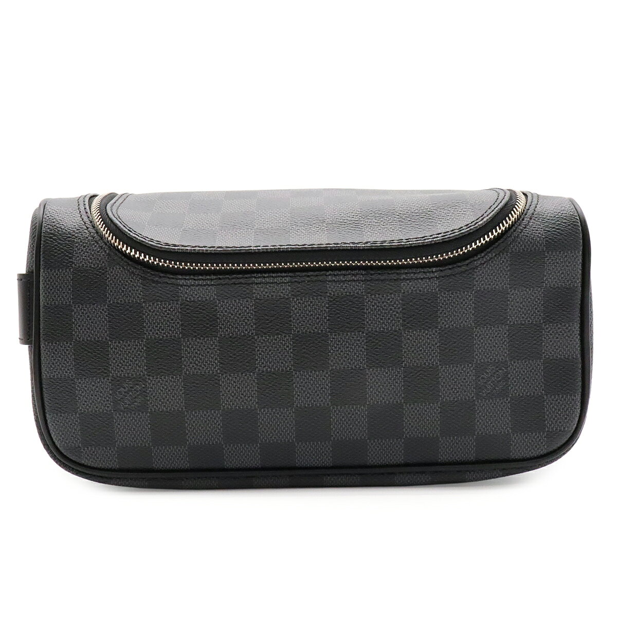 商品説明 程度 中古 Aランク サイズ W25cm H13cm D10cm 材質 ダミエ・グラフィット キャンバス(PVCコーティングキャンバス) カラー ブラック/グレー 仕様 内側ファスナーポケット1 付属品 なし 重さ 約310g コンディション 外側 底部折れ皺、フラップ反り 内側 若干のシワ ハンドル わずかな薄スレ 金具 ファスナー若干硬め、スレ 特記事項 製造番号 BA0122 コメント 大きなダメージ等なく、全体的に状態の良いお品物でございます。 マチが十分にあるので収納力は抜群。デザイン性にも優れているとてもオシャレなセカンドバッグでございます。