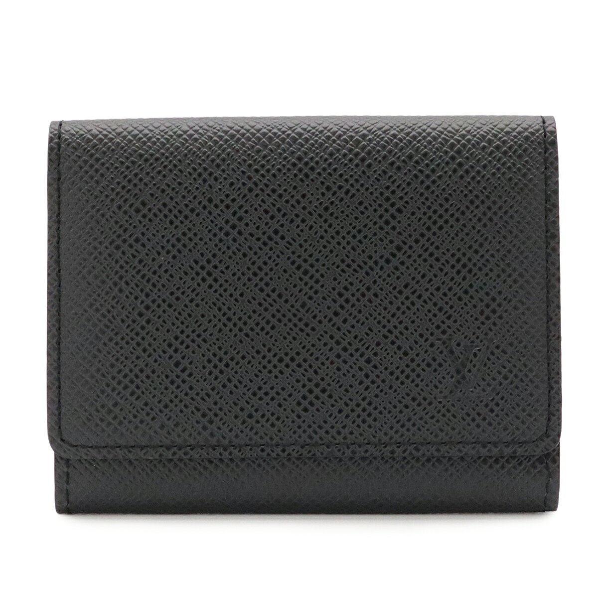 商品説明 程度 中古 Sランク サイズ W10.5cm H8.5cm 材質 タイガレザー カラー アルドワーズ 仕様 内側ポケット2 付属品 なし コンディション 外側 目立つダメージなし 内側 わずかなスレ 特記事項 製造番号 CA0026 コメント 目立つダメージ等なく、全体的に状態の良い綺麗なお品物でございます。シンプルなデザインでビジネスシーンに欠かせない必須アイテムです。
