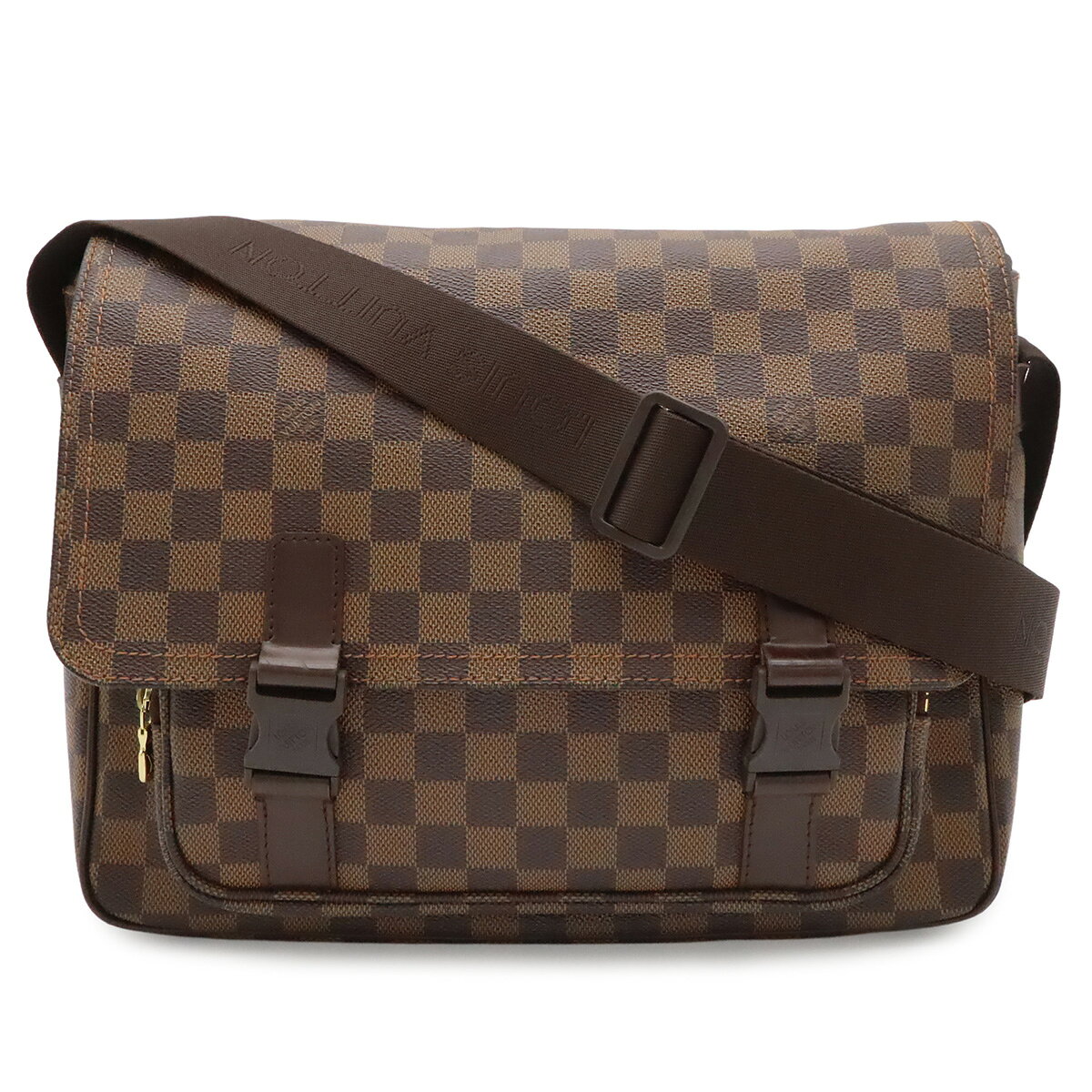 商品説明 程度 中古 ABランク サイズ W33cm H26cm D10.5cm ショルダー最長約152cm(調節可) 材質 ダミエ・キャンバス(PVCコーティングキャンバス) カラー ブラウン 仕様 外側ファスナーポケット2、内側ポケット1、携帯用ポケット1 付属品 なし 重さ 約920g コンディション 外側 角、フチスレ、ヤケ、若干の型崩れ、ポケットフチ毛玉、背面上部端わずかなヒビ 内側 スレ、わずかなシミ ショルダー わずかな薄汚れ 金具 ビス変色、バックル薄っすらと白化 特記事項 製造番号 VI0056 コメント 使用感がございますが、ご使用に問題なくご愛用いただけます。カジュアルながら高級感のあるフォルムが特徴的なメッセンジャーメルヴィール。ポケットが豊富で使いやすく大変便利な逸品でございます。