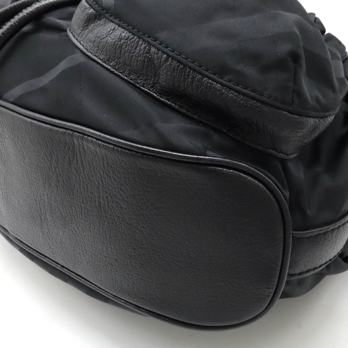 BURBERRY バーバリー シャドーチェック ショルダーバッグ 斜め掛け 2WAY ワンショルダー セミショルダー 肩掛け ナイロン レザー ブラック 黒 【中古】