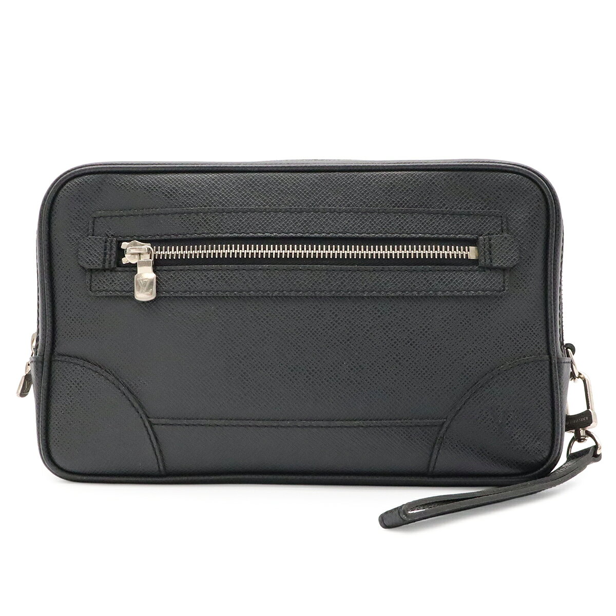 商品説明 程度 中古 ABランク サイズ W25cm H15.5cm D8.5cm 材質 タイガレザー カラー アルドワーズ 仕様 外側ファスナーポケット1、内側ポケット1、カードポケット10 付属品 ストラップ 重さ 約460g コンディション 外側 中央くぼみ、間口フチスレ、角、背面上部わずかなスレ 内側 若干のスレ、薄汚れ ストラップ つぶれ 金具 メッキ剥げ 特記事項 製造番号 CE3058 コメント 一般的な使用感のあるお品物でございます。上質なレザーにかちっとしすぎないやわらかで品の良いフォルムが人気のパヴェル。コンパートメントは2層に分かれ、充実したカードポケットなど、実用性にも優れたおすすめのアイテムです。
