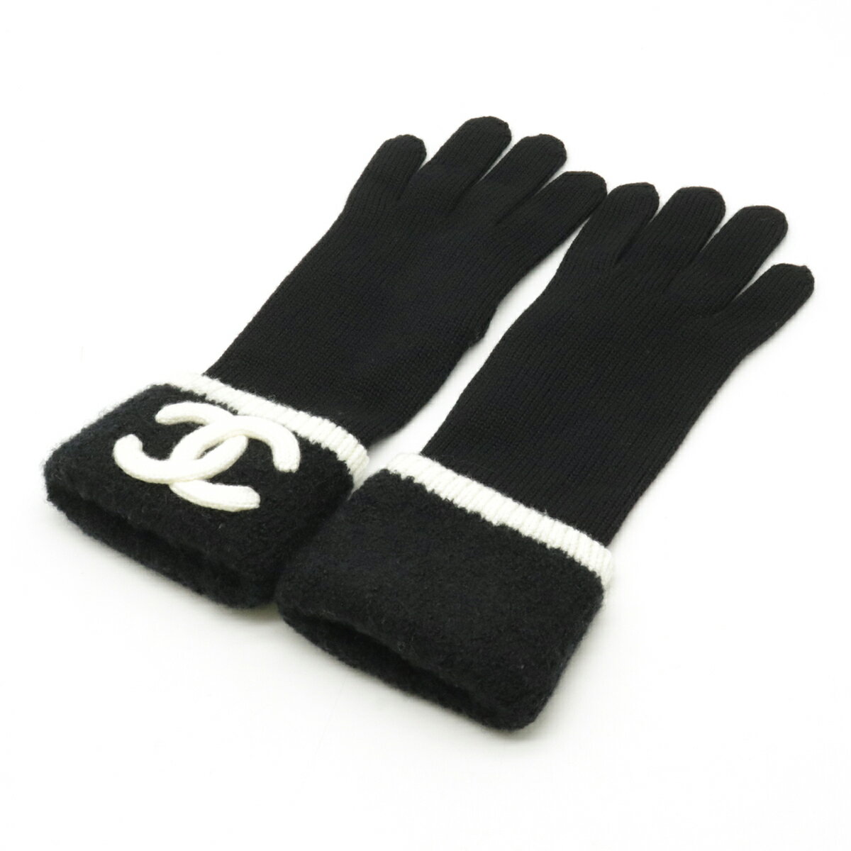 【未使用品】【アパレル】CHANEL シャネル ココマーク 手袋 ニットグローブ カシミア49% ウール40% シルク1% ブラック 黒 ホワイト 【中古】のサムネイル