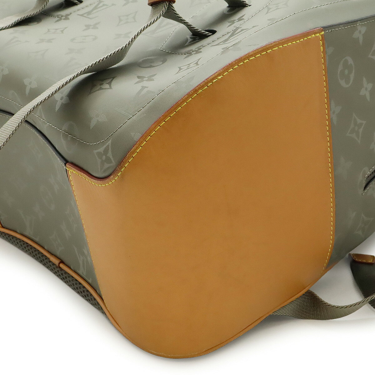 ブルーミン/森田質店のLOUIS VUITTON ルイ ヴィトン モノグラムチタニウム バックパック GM リュックサック 2018年秋冬メンズコレクション M43881 【中古】｜アングル3