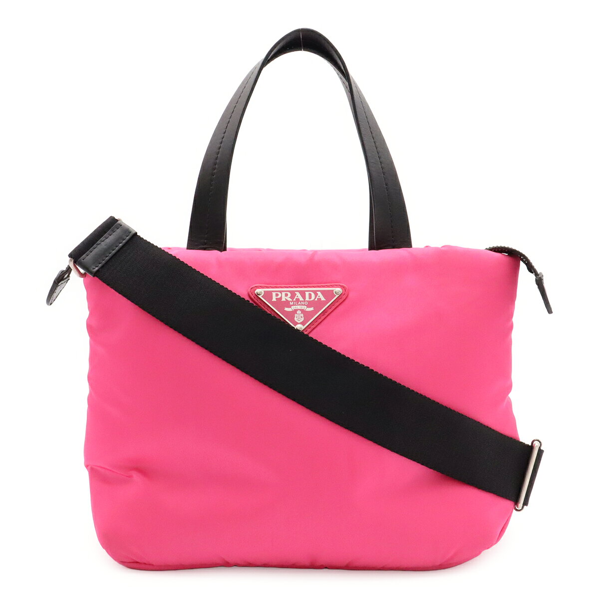 商品説明 程度 中古 Aランク サイズ W34cm H22cm D13cm ショルダーストラップ最長約116cm(調節可、金具含む) 材質 ナイロン/レザー カラー ピンク/ブラック 仕様 内側ファスナーポケット1 付属品 保存袋 ショルダーストラップ 重さ 約550g コンディション 外側 シミ、若干の薄汚れ 内側 目立つダメージなし ハンドル 若干のシワ、薄っすらと白い汚れ有り ショルダー 目立つダメージなし 金具 ロゴ擦れキズ コメント 若干使用感がございますが、全体的に状態の良いお品物でございます。2WAYタイプのプラダのバッグ。ナイロン素材で軽く、両手が空きお出かけ等に最適な逸品でございます。