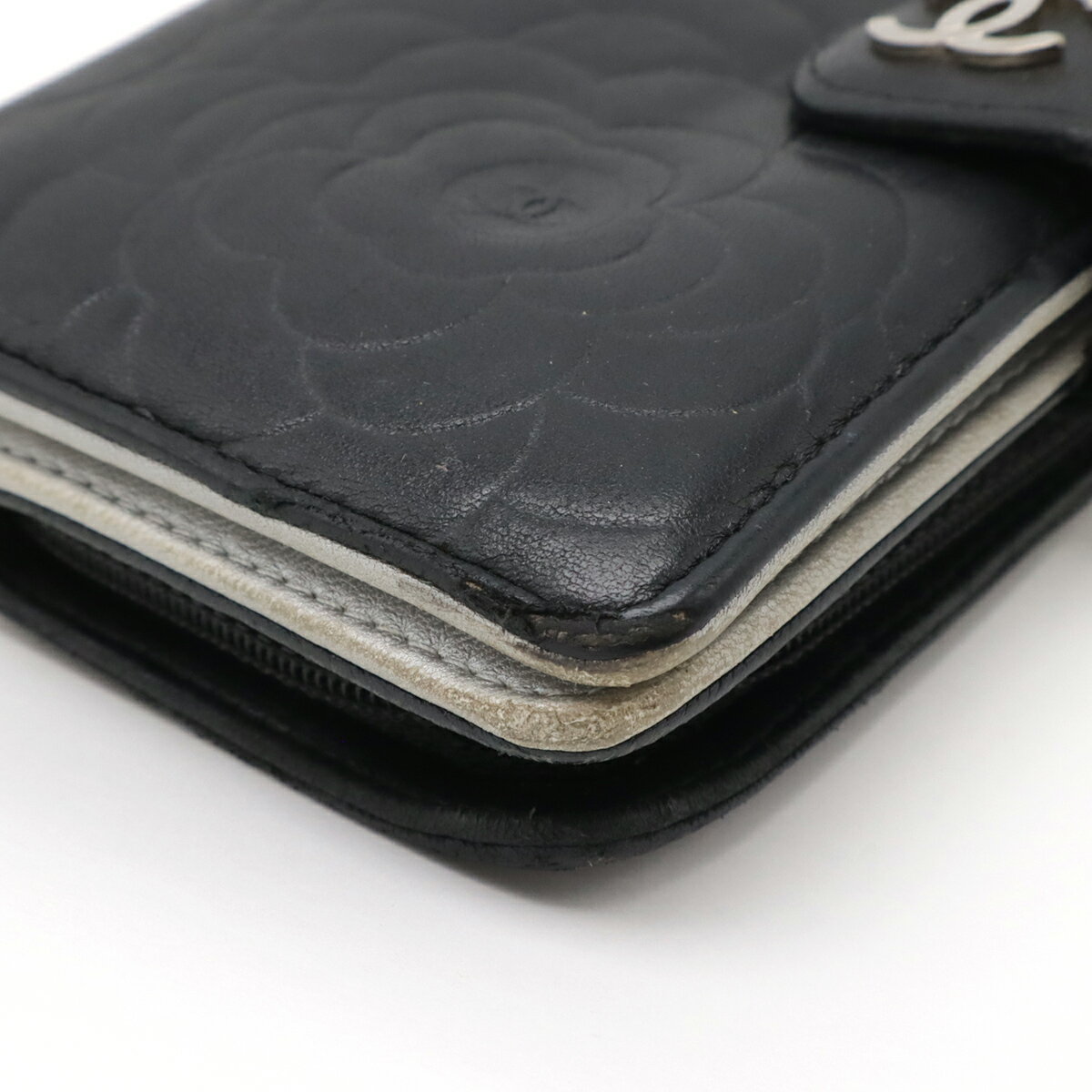 CHANEL シャネル カメリア エンボス ココマーク 2つ折財布 二つ折り財布 ラムスキン レザー ブラック 黒 シルバー金具 A50087 【中古】