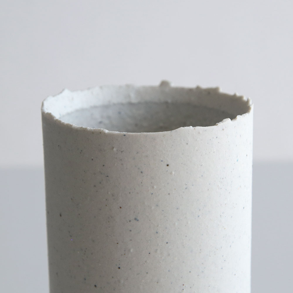 B.L.Wの晋山窯ヤマツ / ground vase M H180(crunch) | flower vase 花瓶 花器 晋山窯ヤマツ yamatsu クランチベース インテリア ホテルライク シンプル ミニマル ギフト プレゼント 結婚祝い 新築祝い 陶磁器 オブジェ | 116862｜アングル2