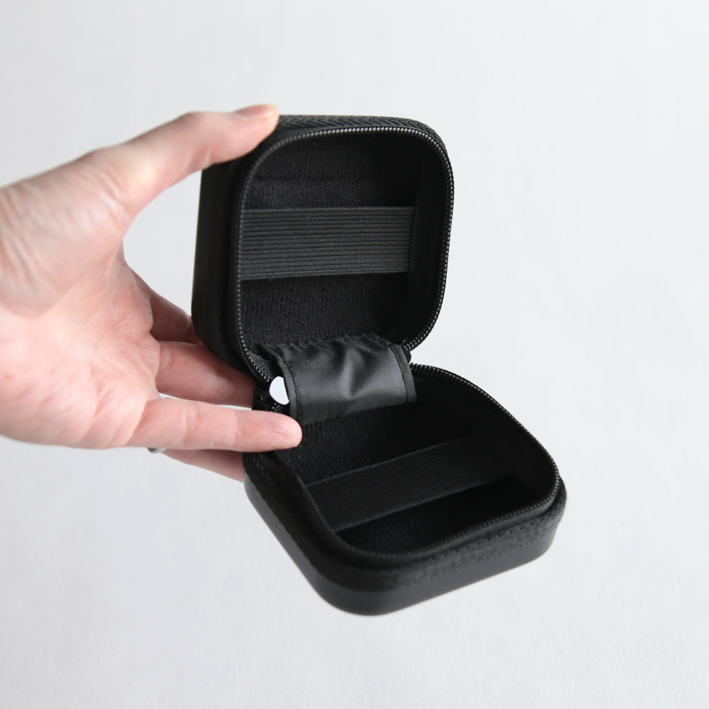 nahe ネーエ / HARD SHELL CASE Mini ブラック｜ハードシェルケースミニ HIGHTIDE ハイタイド ガジェットケース ポーチ 小物収納 モバイルアクセサリ コンパクト 持ち運び便利｜117777 blw-store-10003385 B.L.W サンプル画像2