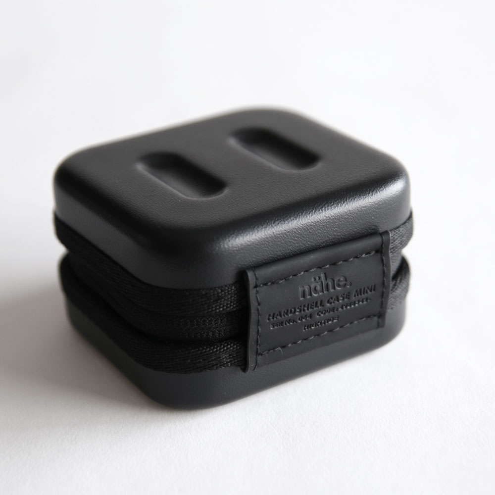 nahe ネーエ / HARD SHELL CASE Mini ブラック｜ハードシェルケースミニ HIGHTIDE ハイタイド ガジェットケース ポーチ 小物収納 モバイルアクセサリ コンパクト 持ち運び便利｜117777 blw-store-10003385 B.L.W サンプル画像3