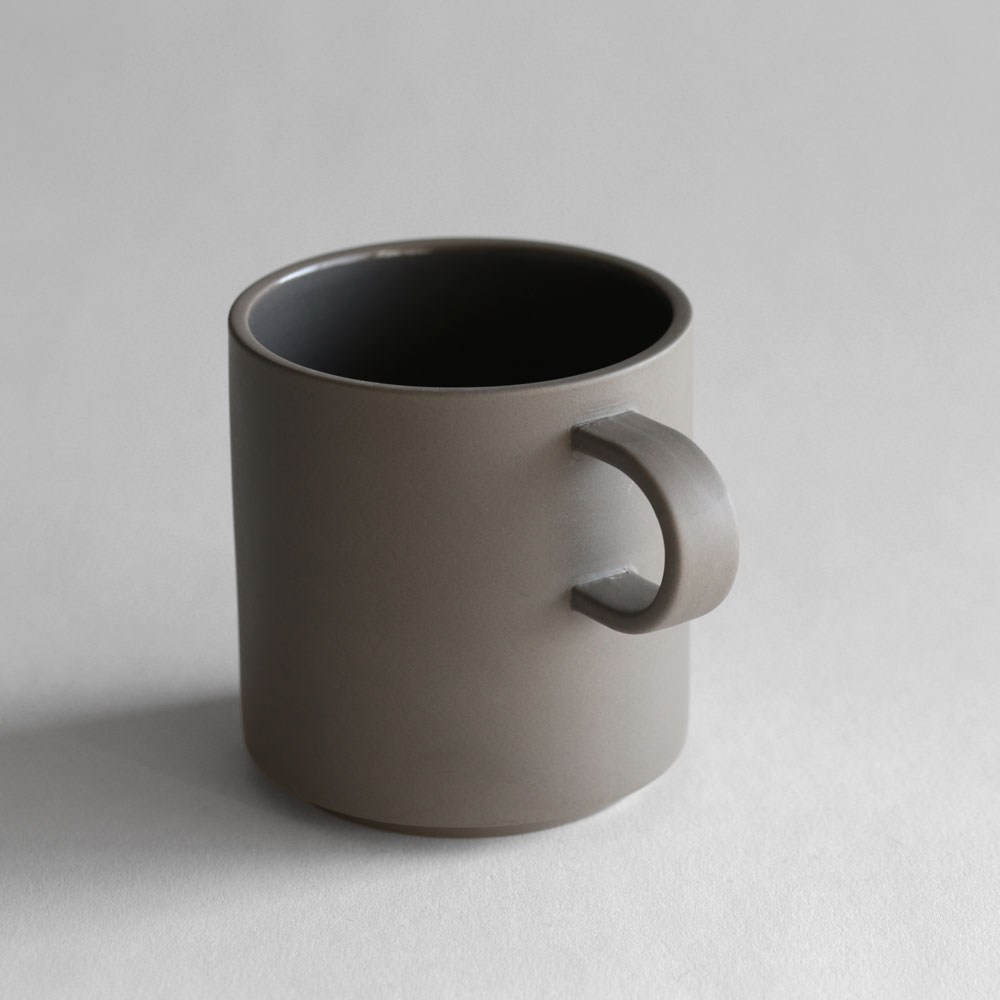 HASAMI PORCELAIN ハサミポーセリン / THE GREY COLLECTION マグカップ M 385ml HDG120 ダークグレー｜グレーコレクション 食器 波佐見焼 電子レンジ対応 食洗機対応 磁器 ギフト ミニマル スタッキング ホテルライク テーブルウェア｜117801