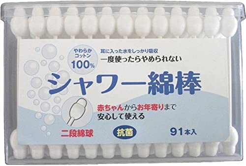 ★★二段綿球　シャワー綿棒の特徴★★ 1．二段だるま綿球 　細めと太めの二段構造の綿球でしっかりフィットし、耳の奥までの挿入を防ぎます。 2．圧倒的な吸水量 　綿球が大きく、従来品より一度にたくさん吸水できるので経済的です。 3．100％天然綿花 　二段綿球シャワー綿棒の綿球は、ピュアで柔らかな100％天然綿花を使用しています。（中軸は折れても安心な紙軸です） 寸法：130mm×65mm×85mm 本数：91本 抗菌剤の種類：キトサン 抗菌加工部位：綿球表面 輸入発売元：フィットライフ株式会社（MADE IN CHINA） ■広告文責: (株)テラオカビジネス TEL 0467-79-3688 ■メーカー名・お問い合わせ先 フィットライフ株式会社 ■商品区分 雑貨