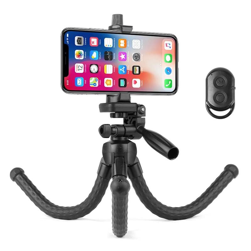 Hemmotop スマホ 三脚 くねくね どこでも固定可能 3280🎈【耐久性・耐食性】くねくねミニ三脚は高強度・高弾性のゴムを採用して、頑丈で耐久性があります。海にでも使用可能で、防水で耐食性も強いです。くねくね三脚をお好きな形に繰り返して曲げても、折れしなく、長く愛用できます。🎈【3way雲台】くねくね三脚は3way雲台付き、垂直90度・水平180度・パノラマ360度まで回転可能です。手振れ防止で、多角度の撮影に満たし、高品質の写真を撮れます。🎈【どこにでも挟める】フレキシブルな三脚は色々な場所に巻き付けられて、不安定な場面でも思いがけない角度でスナップショット可能です。動物園、野外スポーツ、一人の旅行、自撮りなどに最適です。🎈【幅広く対応】くねくねスマホ三脚は1/4ネジが付き、1kgまでのカメラ、スマホに対応します。タブレットホルダーとしても使えます。また、スマホ用リモコンが付くことで、スマホを約10m遠距離コントロールできます。リモコンは技術基準適合証明認証済で、ご安心に使用ください。🌼【ご注意】 最初Bluetoothにペアリングし、リモコンボタンを押したら、シャッター機能ではなく音量が上がるやズーム機能になる場合、カメラ画面の設定から音量ボタンやズームボタンをシャッターに変更すれば正常なシャッター機能になります。🎈【携帯便利】くねくねスマホ三脚は軽量コンパクトで、持ち運びに楽です。パッケージ内容:卓上三脚x1、スマホホルダーx1、Bluetoothリモコンx1、日本語取り扱い説明書x1。パッケージ重量約0.4kg