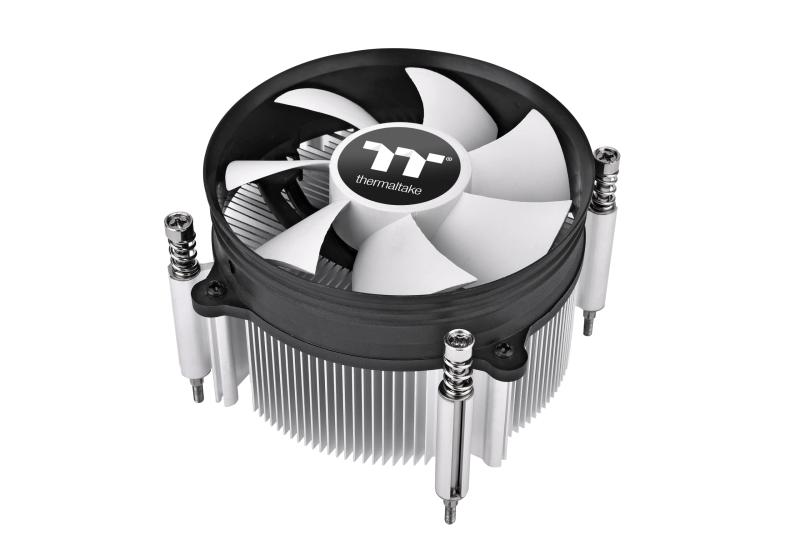 Thermaltake Gravity i3 空冷CPUクーラー CL-P094-AL09WT-A FN1770FN1770 日本正規製品 2年アルミニウム押出成形のヒートシンクに92mmラウンドファンを組み合わせ、TDPは最大95Wまで対応します。7枚羽根の92mmファンは、低ノイズで優れた冷却性能を発揮し、迅速かつ簡単に設置できます。最大95Wの優れた熱放散を実現するアルミニウム押出成形のヒートシンクを備えています。バックプレートとばねネジで固定をする方式で確実に固定して冷却をいたします。