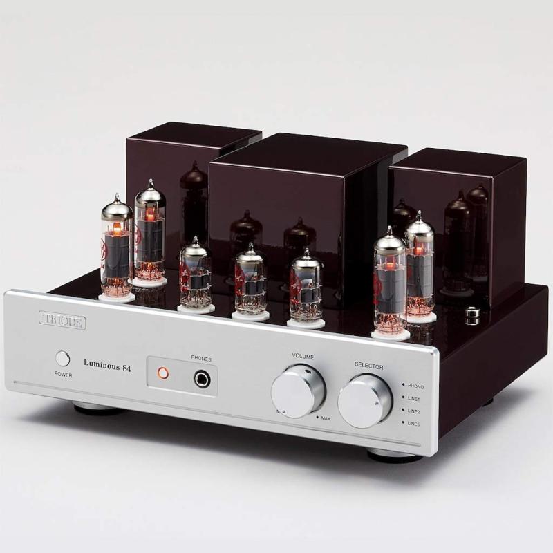 TRIODE プリメインアンプ Luminous 84Luminous 84は真空管 6BQ5（EL84）のAB級プッシュプルのステレオプリメインアンプです。小さいながらも高出力で音質に優れた 6BQ5のサウンドを横幅305mmのコンパクトなボディーに凝集したシンプルで使い易いアンプです。AB級プッシュプルの回路構成により 11W+11W の出力を確保しています。フォノイコライザー回路（半導体式 MM 型）も搭載していますので、最近再び人気となっているアナログレコードプレーヤーも接続してお楽しみいただけます。