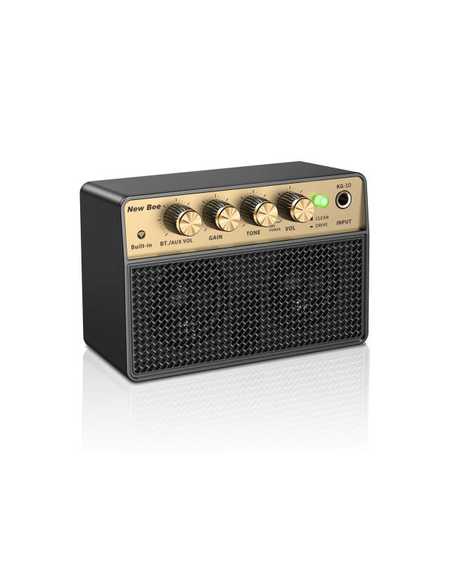 New Bee ギターアンプ 小型 ミニアンプ KG-10【クリアで自然な音色】完全なアナログ技術を採用し、20Hz～20kHzの高精度な周波数応答を誇り、クリアで自然な音色を実現します。20mの範囲をカバーする10Wの高出力ステレオスピーカーを搭載しており、スタジオ、宅録、ライブに最適。【Bluetooth 5.1】最新のBluetooth 5.3テクノロジーを採用し、より安定したワイヤレス接続を実現します。軽量でコンパクトなデザインなので、バックパックに簡単に収まり、持ち運びやすく、いつでもどこでも音楽を楽しめます。【デュアルトーンモード】ギターアンプは、クリーン/オーバードライブの2つのトーンモードを搭載しており、ワンクリックで簡単に切り替えることができます。また、ゲインやトーンの調整によって、理想の音色を作り出すことができます。【6.35mm通用ジャック】ミニアンプは標準の6.35mmユニバーサル入力インターフェースを採用しており、ギターシールドやワイヤレス送受信機と組み合わせて使用​​することで、エレギやベースなどの楽器に接続し、遅延のない転送を実現します。【3.5mmジャック付き】3.5mmヘッドホンジャックは静かな練習に最適。AUX入力は外部オーディオに対応しており、様々な環境でも自由に演奏、練習ができます。また、AUX VOLノブで外部オーディオの音量を細かく調整できます。