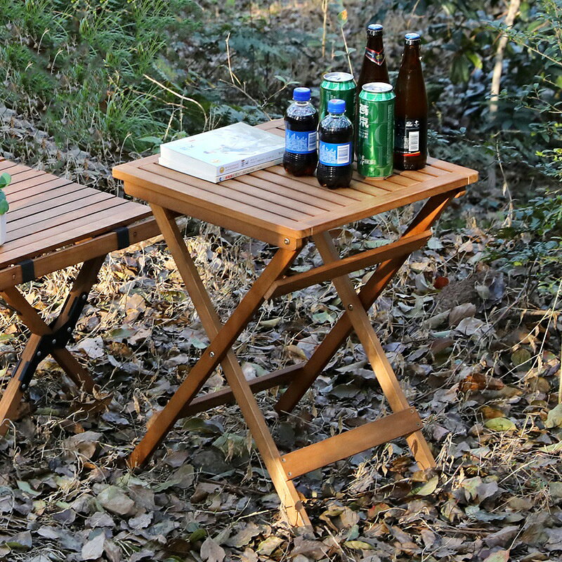 サイズ(約)：48x48x63cm素材：木製使わない時は折りたたんで収納できる便利な折りたたみテーブルです。狭い部屋でも場所を取らず収納できるので掃除も楽ちん。シンプルなデザインで、パソコンデスクとしてはもちろんダイニングデスクとしても便利です。使用上の注意事項：仕様は予告なく変更する場合があります。 ディスプレイ画面等の環境上、写真と実際の商品の色とは多少違う場合がございます。 サイズは工場の生産工程上、若干の誤差が生じる場合がございます。予めご了承くださいませ。サイズが気になる方は、お気軽にお問い合わせください。海外輸入品に付きスレ、キズ等がある場合がございますので、予めご了承ください。関連用語：折りたたみテーブル&amp;チェアセット ダイニングテーブル 折りたたみチェア ダイニングチェア パイプ椅子 完成品 作業台 食卓 軽い 軽量 リビングテーブル おしゃれ 正方形 1人用 2人用 4人用 1人掛け 1人掛け 2人掛け 4人掛け ダイニングセット ダイニングテーブルセット 新生活 便利 コンパクトネイルデスク 簡易デスク 作業机 ゲーミングデスク ミシンテーブル スリムデスク 作業テーブル カウンターテーブル 小さい バーテーブル 一人暮らし 省スペースデスク pcテーブル リモートワーク ワークデスク サイドデスク リモートデスク たためるデスク テレワークテーブル パソコンテーブル 書斎机 PCデスク ワーキングデスク ミシン台 パタパタデスク ぱたぱたデスク 折り畳み テーブル 折りたたみテーブル 折れ脚テーブル リビングテーブル ワークデスク パソコンラック 新生活 1人暮らし 一人暮らし シングルライフ 単身赴任 ワンルーム ドレッサー 簡単 簡易デスク