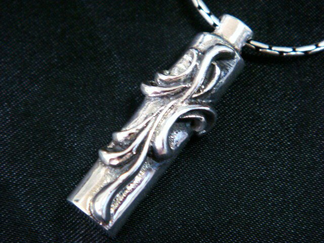 【売れ筋の大人気】　レディースデザイン　ペンダントトップ　純銀 / シルバー925 / Silver925 No138a