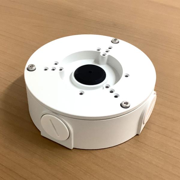 PFA130-EはDahua（ダーファ）製防犯カメラ用のジャンクションボックスです。適合するモデルであればジャンクションボックスへカメラを直付けでき、ケーブル部分をボックス内に収納することができます。また、配管コネクタの接続に対応します。ポール取付金具と組み合わせた設置も可能です。【仕様】材料：アルミニウム寸法：Φ124.0mmx41.0mm管用ねじ：G3/4”重さ：0.35kg耐荷重性：3kg色：白動作温度：-40℃〜60℃(-40?〜+140?)湿度：