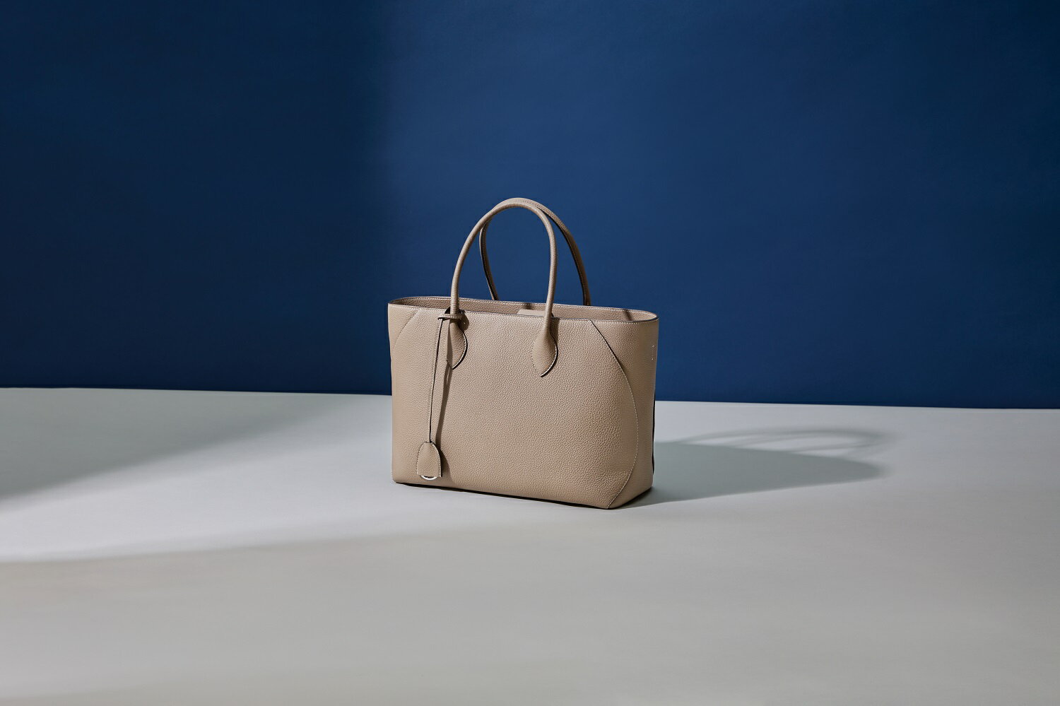 【BONAVENTURA公式】Mia Tote Bag MM (ミディアム) レディースバッグ トートバッグ ハンドバッグ ショルダーバッグ 本革 レザー 高級 ブランド BONAVENTURA ボナベンチュラ BTBT3のサムネイル