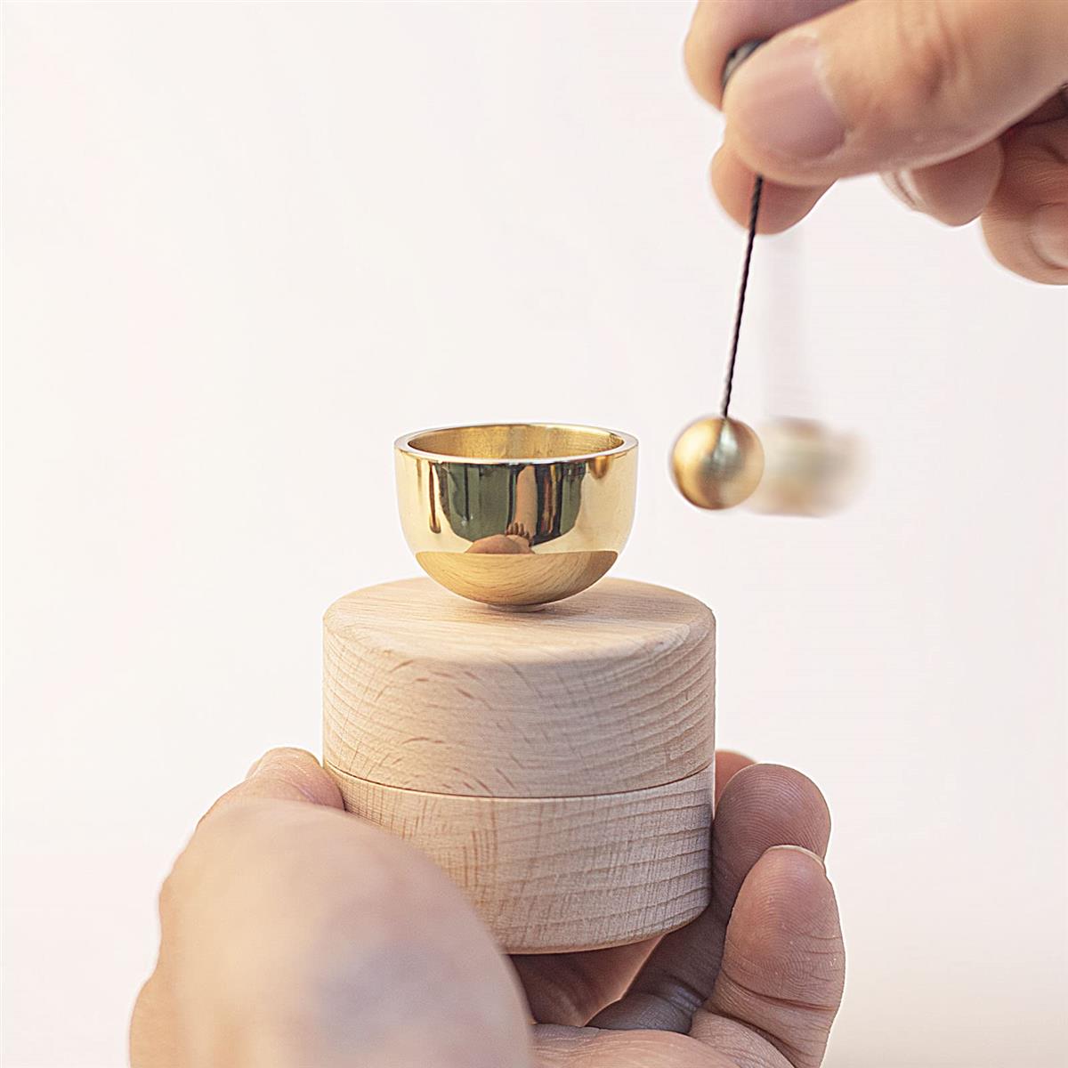 iwoohome おりん付き ミニ遺骨カプセル ミニ骨壷 ペット骨壷 木製 遺骨入れ メモリアル骨壷 分骨用 猫 ..