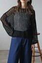 テープヤーンの透かし編みが女性らしいショートプルオーバー