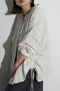上品な光沢感とリラクシーなシルエットが魅力のドロストシャツ
