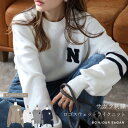 サガラ刺繍のワンポイントロゴが際立つスウェットライクニット