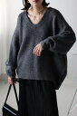 袖口の配色アクセントが可愛い、ゆるっと着られるVネックニット 88-002372