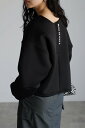 立体感のあるダンボール素材にパールが上品な大人のプルオーバー