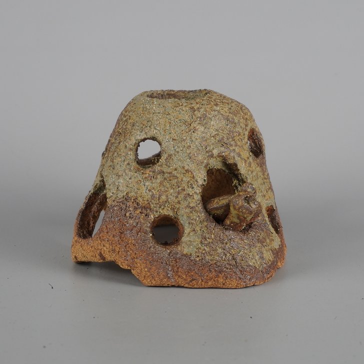 【中古】 信楽焼 めだかの家 長辺 約 11.5cm 変形 ドーム型 亀付 かめ カメ 水景 水槽 水鉢 飾り 景色 小魚 メダカハウス 隠れ家 憩い アクアリ...