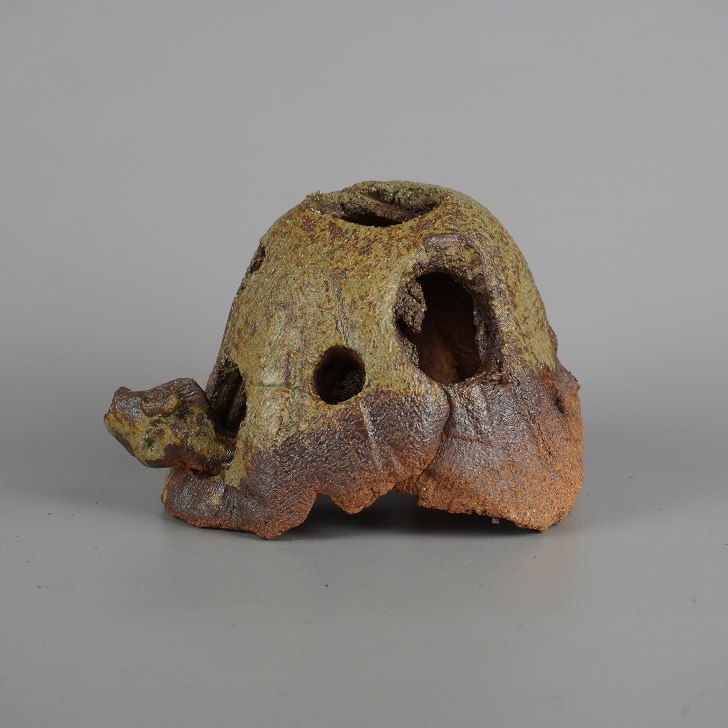 【中古】 信楽焼 めだかの家 長辺 約 13.5cm 変形 ドーム型 魚付 さかな サカナ 水景 水槽 水鉢 飾り 景色 小魚 メダカハウス 隠れ家 憩い アク...