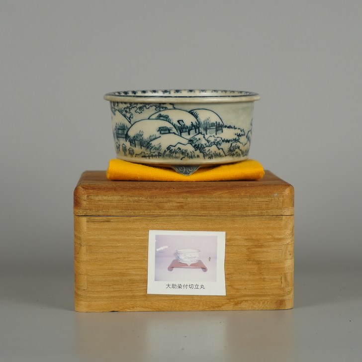 【中古】盆栽鉢 大助 小鉢 長辺 約 9.3cm 丸鉢 染付 山水図 雪 舟 風景 模様 箱付 布付 鑑賞 観賞用 現品 中古鉢