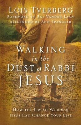 Walking in the Dust of Rabbi Jesus: How the Jewish Words of Jesus Can Change Your Life WALKING IN THE DUST OF RABBI J [ Lois Tverberg ]