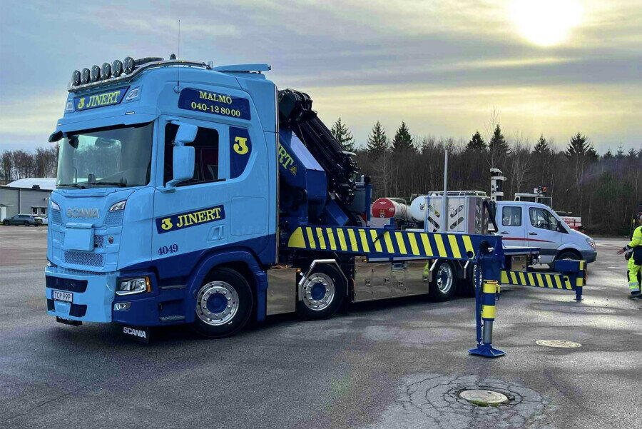1/50 Jinert SCANIA R HIGHLINE CR20H RIGED FLATBED TRUCK 8X2 TAG AXLE WITH PALFINGER PK 78002 SH + JIB 【01-5400】 (ミニカー)