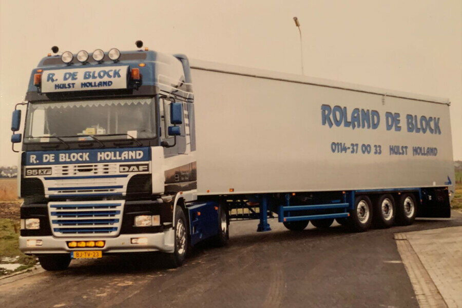 1/50 Roland de Block DAF 95XF SUPER SPACE CAB 4X2 VOLUME TRAILER - 3 AXLE 【01-4737】 (ミニカー)