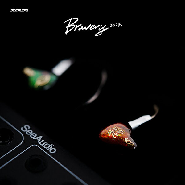 SeeAudioのベストセラーIEM Braveryの2024年版 新たにシェルデザイン・ケーブルを一新したアップデートモデル。
シェル形状を見直し、非常に高いフィット感を実現しました。
またSeeaudioらしい4BAドライバーのチューニングは逸品です。

＜商品概要＞
○モニターライクな非常に中立的なサウンドメイキングに徹しているSee audio
元々カスタムIEMメーカーとして発足していることからもその立ち位置を大事にしていますが、
ユーザーの意見を聞きながら上級者でも満足してもらえるユニバーサルモデルの開発を主眼としています。

○新しいケーブル
スイッチ式のジャックを採用した新しいケーブルは6NOCC高品位銅を採用したBraveryに相応しいケーブル。

○キャラクター
Seeaudioお馴染みのキャラクターグッズがバンドル。

＜仕様＞
●4バランスド・アーマチュア・ドライバー
●感度：110dB ±1dB SPL／mW （1KHz） 1KHzの1％以下 1KHzの±0.5dB 全帯域の±1dB
●インピーダンス：18ohm （1KHz）
●周波数特性：20Hz - 20kHz
●ケーブル／インターフェイス：単結晶銅 1.2M ±5％ 3.5mm／4.4mmスイッチングプラグ 0.78 2-pinインターフェイス
●付属品：（Azla Xelastec2）S／M／L イヤーチップ×1セット＋フォームタイプ3サイズ×1セット、ケース、キーホルダー、スイッチングジャック3.5m／4.4mm