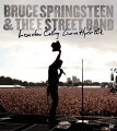 Bruce Springsteen & The Street Bandの新作DVDが緊急発売決定！

2009年6月28日にロンドンのハイドパークで行なわれた“Hard Rock Calling Festival”でのコンサートの模様が映像作品として登場！

最新作『Working On A Dream』からの曲やお馴染みの名曲はもちろん、レアなカバーも収録！
オープニングはこの場所に相応しいThe Clashの「London Calling」のカバーから始まり、他にもThe Young Rascalsの「Good Lovin'」、これまでもライヴアルバムに収録されたJimmy Clifeの「Trapped」やEddie Floydの「Raise Your Hand」、そして1854年にStephen Fosterによって書かれた「Hard Times(Come Again No More)”」などを収録。

50,000人の観衆を前にした圧巻・感動のライヴ・パフォーマンスとなっています！

ボーナス・マテリアルとして2009年6月27日にグランストベリーで演奏した「The River」とニュージャージーのジャイアンツスタジアムで演奏した新曲「Wrecking Ball」も収録！


レーベル : Columbia
信号方式 : NTSC
リージョンコード : ALL
組み枚数 : 2

Powered by HMV