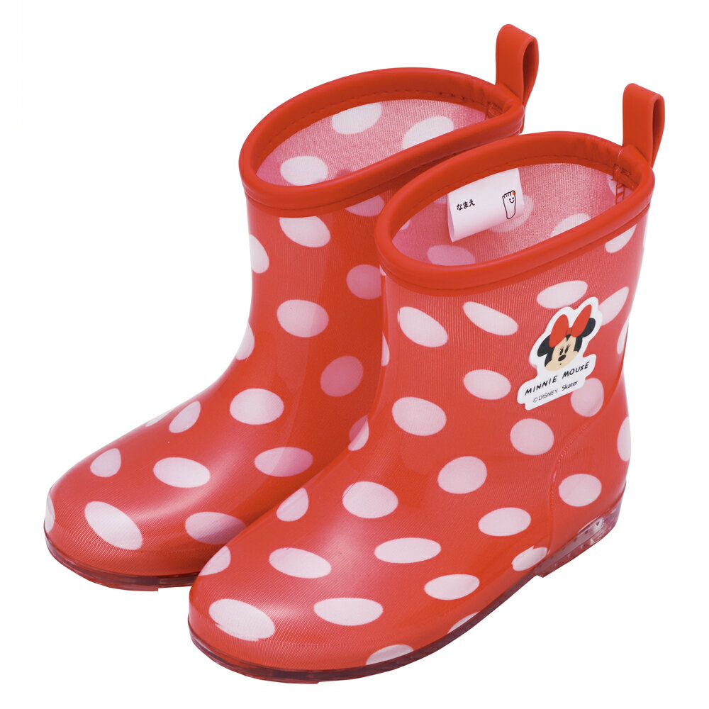 【商品詳細】雨の日も楽しくおでかけ！キャラクター柄のキッズレインブーツ！底までかわいい総柄入り！

他人の靴と間違えないネームタグ付き。
左右がわかるイラスト付きなので左右も間違えない♪

ブーツの後ろ側に雨の日に安心な反射テープ付き。
夜間のライトを反射して存在を知らせます。

中敷き付きで、取り出して乾かして使えるので衛生的。

【対象年齢】
4〜5歳前後
※年齢は目安です。お子様によってはサイズが合わない場合もあります。ご確認の上ご購入下さい。

【商品サイズ(約)】
サイズ：17cm
総丈：15.5cm
履口周囲(内寸)：24.5cm
重さ：345g

【品質表示】
本体：ポリ塩化ビニル
裏地：ポリエステル
パイピング・タブ：合成皮革

※足のサイズにあったものを使用してください。ケガ、破損の原因となります。

●中国製

※掲載画像はあくまでイメージです。実際の商品とは色、柄等が異なる場合がございます。何卒ご了承ください。【商品サイズ (cm)】(幅×高さ×奥行）：15×14×18