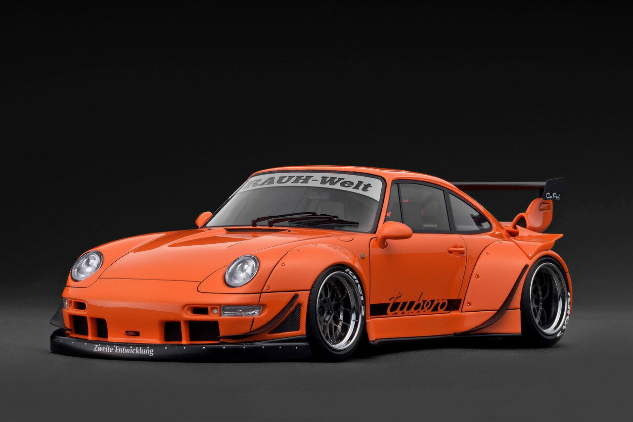 モデルの見所＞＞
「RWB 993」を1/18スケールレジンモデルで再現。
ボディカラー：オレンジメタリック。
WORK M1タイプ18インチホイール(ポリッシュ＆ガンメタリック）にローダウン仕様。
ワイドフェンダー、GT2タイプリヤウィング、フロントリップスポイラー、フロントフェンダーにカナード、リヤフェンダー上部にディフレクター、フロントウィンドウ上部とリヤウィングにRWBロゴ、左右ドア下に専用ロゴ、ロールケージ、バケットシート、専用ステアリング、2本出しマフラーを装着。

※画像は試作品です。
※メーカー都合により大幅な発売延期や発売中止が発生する場合がございます。予めご了承ください。

・ホビー系商品についての諸注意
メーカー都合により発売の大幅な延期が発生する可能性がございます。
予約商品についてはメーカーから順次入荷次第の発送となります。メーカー公表の発売日とは異なる場合がございますのでご了承ください。【対象年齢】：
