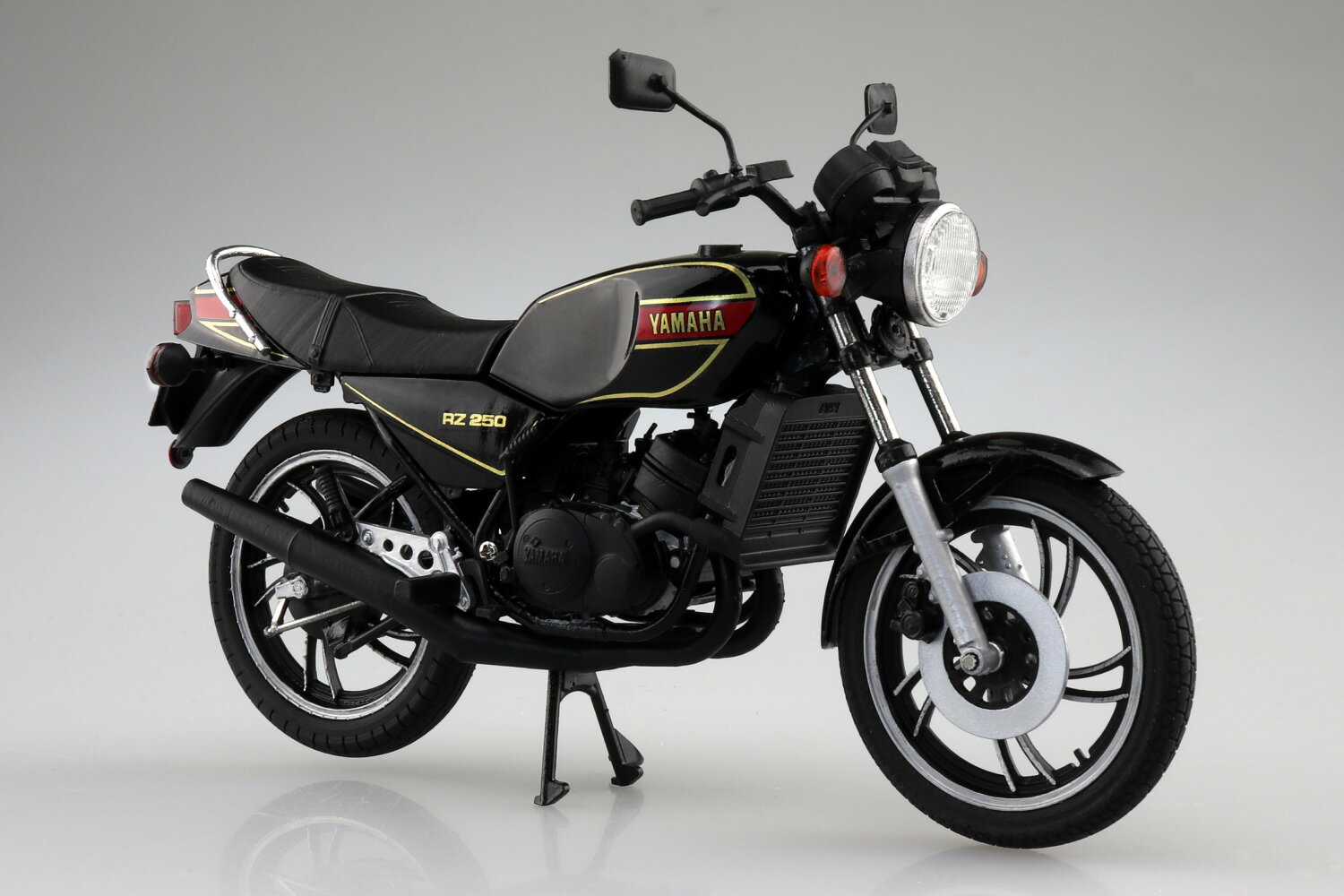 1/12 完成品バイク Yamaha RZ250 ニューヤマハブラック (塗装済み完成品)