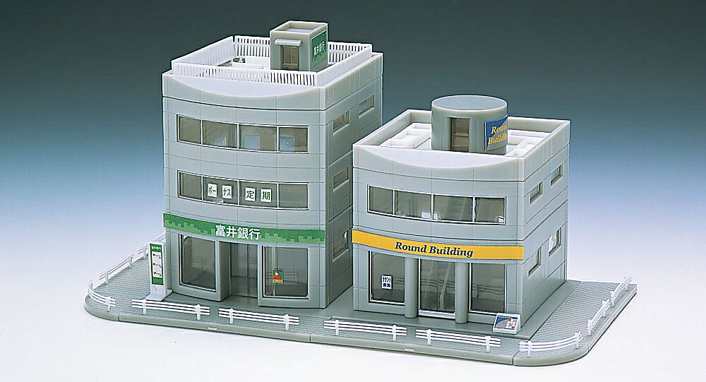 トミックス建物(ストラクチャー)シリーズ。

特徴
●正面がカーブしたデザインの低層ビルで、3階建てと2階建ての2つのビルのセットです
●組み合わせて5階建てとすることができます

製品内容
●本体
【付属品】
●小物パーツ
●シール

パッケージ形態
ウインド付紙箱

・ホビー系商品についての諸注意
メーカー都合により発売の大幅な延期が発生する可能性がございます。
予約商品についてはメーカーから順次入荷次第の発送となります。メーカー公表の発売日とは異なる場合がございますのでご了承ください。【対象年齢】：
