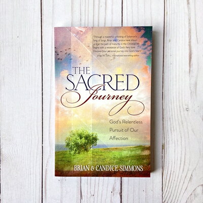 The Sacred Journey: God's Relentless Pursuit of Our Affection SACRED JOURNEY （The Passion Translation Devotional Commentaries） [ Brian Simmons ]