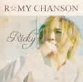 ヴィジュアル系歌手”Ricky”、待望のシャンソンフルアルバム

孤高のハイパーネオソロイスト、ヴィジュアル系歌手Ricky、待望のシャンソンフルアルバムリリース決定！
DASEINでメジャーデビュー後、仮面ライダー主題歌などを唄うRIDER CHIPSや数々のユニットに
ヴォーカリストとして抜擢され、ソロシンガーとしても華やかな活躍を続けるRickyの原点はシャンソンにあった。
1990年代後半にシャンソン歌手「悠人」として数多くのシャンソンライブに参加。
その後、ヴィジュアル系へとジャンルを変えて歌手として大成するが、
その歌唱力の礎にはシャンソン（フランス語で「歌」の意）で学んだ数々の経験があった。
2012年1月、第五回「新春シャンソンショウ」にゲスト参加。
久しぶりに原点に立ち返ったRickyはその後、事あるごとにシャンソンのレパートリーを披露。
そしてパリオリンピックが行われる2024年に初めてのシャンソンフルアルバムがリリースされることになった。
懐かしくて新しい、人生のドラマ、男の色気が詰まった8曲にオーバーチュアのインストを含めた全9曲。
プロデューサーにはシャンソン歌手ソワレ、豪華なゲストミュージシャンに支えられたこのアルバムは
従来のシャンソンファンにも、そして次世代シャンソンファンにも刺激的で魅力溢れる大きな作品となっている。