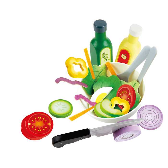 ●野菜や包丁、ドレッシングもついた本格的なおままごとが楽しめるサラダセットです。●ボウルやオリーブオイル、ドレッシング、玉ねぎ、トマト、パプリカ、きゅうり、アボカド、ゆでたまご、にんじん、紫キャベツ、レタス、包丁、スプーン、フォークが入っています。●野菜を切ったり、ボウルで混ぜたり、木やフェルトなど素材の異なる具材でシェフになりきってサラダづくりのおままごと遊びが楽しめます！●パッケージは持ち手がついているので、トレーとしても使えます。